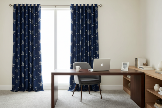 Bureau rideaux bleu marine étoiles