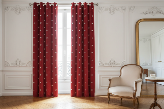 Rideau rouge étoile blanche - Appartement Haussmannien