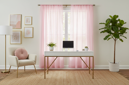 Bureau avec rideau rose voilage