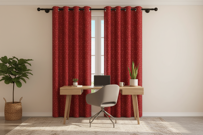Bureau avec rideau rouge à points dorés