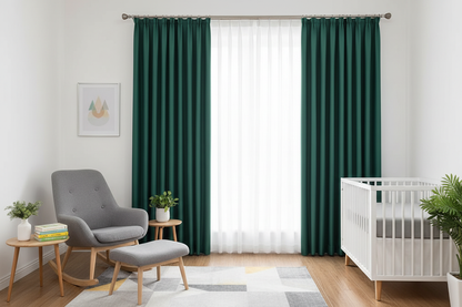 Chambre de bébé avec rideaux EMERESCO et anneaux