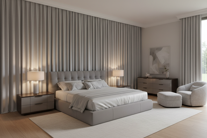 Chambre luxueuse avec rideaux gris