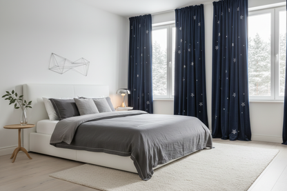 Chambre rideaux bleu marine étoiles