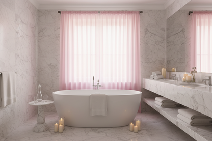Salle de bain spa avec rideau rose voilage