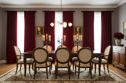 Salle à manger avec rideau bordeaux velours