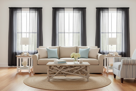 Salon côtier avec rideau noir voilage