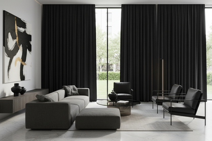 Salon contemporain avec rideaux noir
