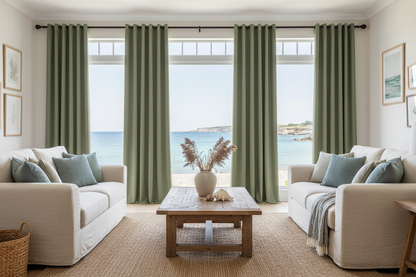 Salon de maison de plage avec rideaux SYLVESTRA vert olive et anneaux