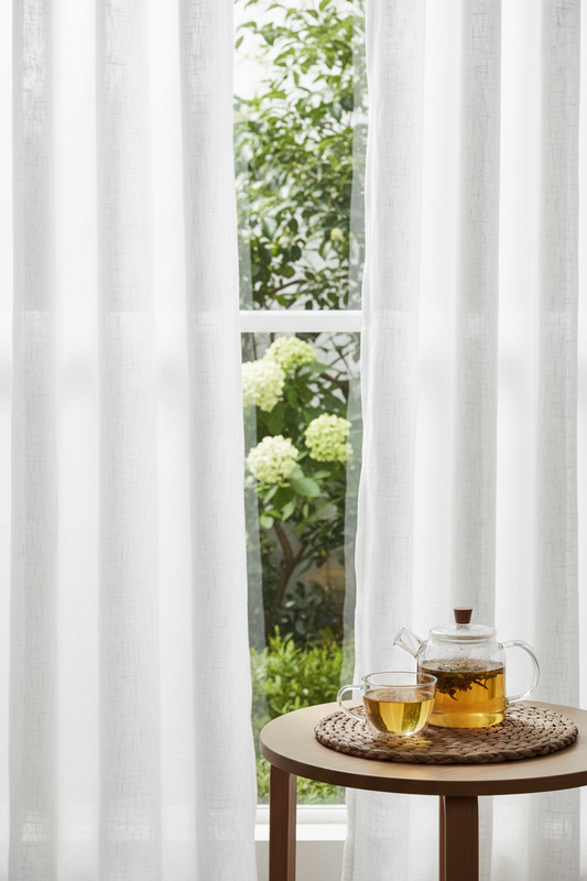 Voilage blanc fenêtre